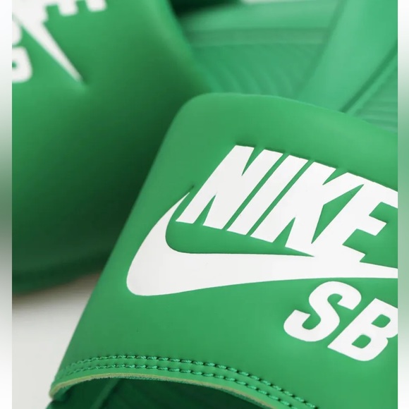 New Nike SB Victory One Slides Lucky Green (Sizes 11-15) DR2018 300 - Picture 2 of 7